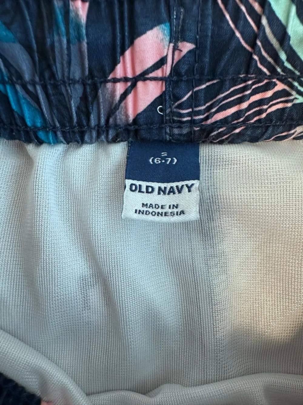 Old Navy Boy’s Sz. S (6-7) Navy Tropical Print Swim Trunks with Lining